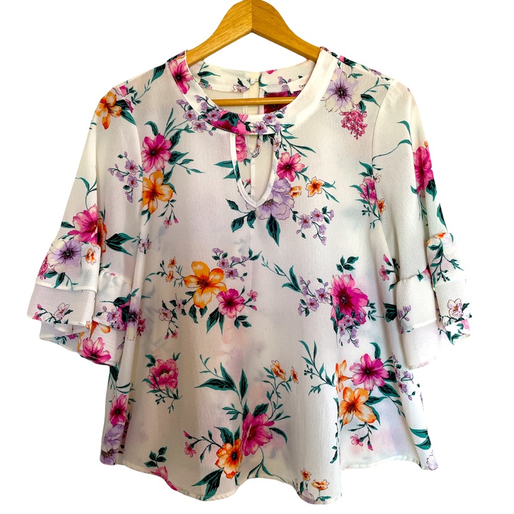 Floral Tiered sleeve blouse size Medium